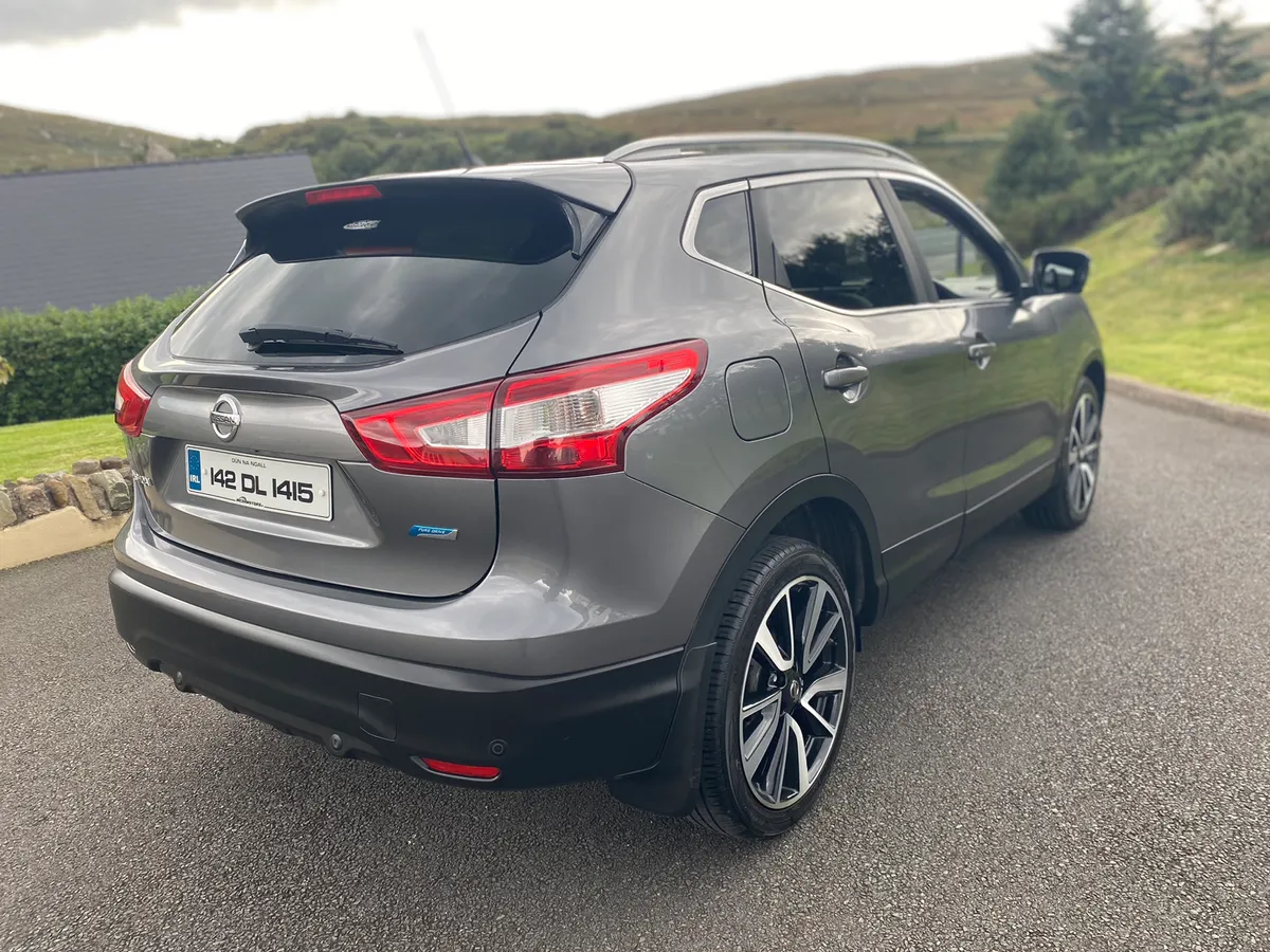 Nissan Qashqai 1.5dci Tekna with Pan roof - Image 3