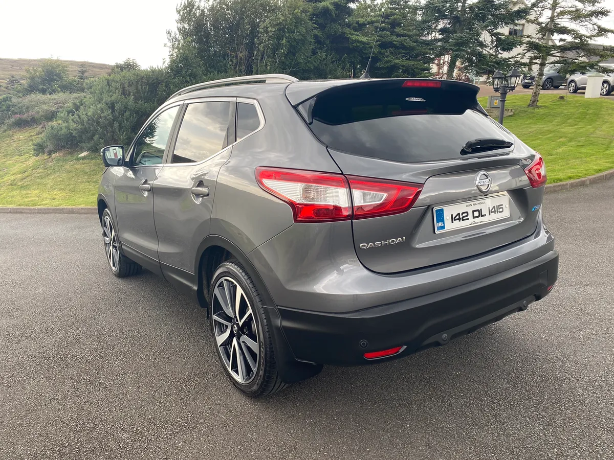 Nissan Qashqai 1.5dci Tekna with Pan roof - Image 4