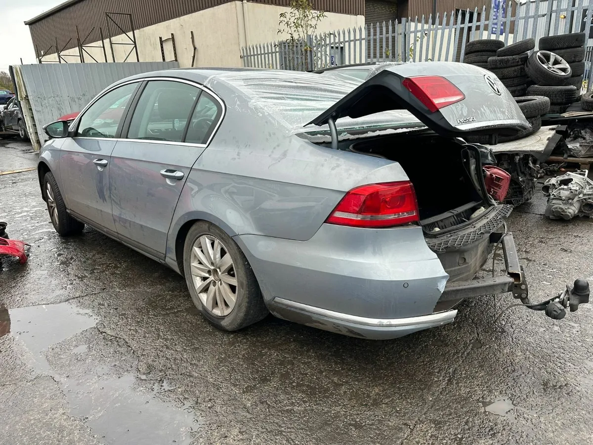 12 VOLKSWAGEN PASSAT 1.6 TDI FOR BREAKING - Image 4
