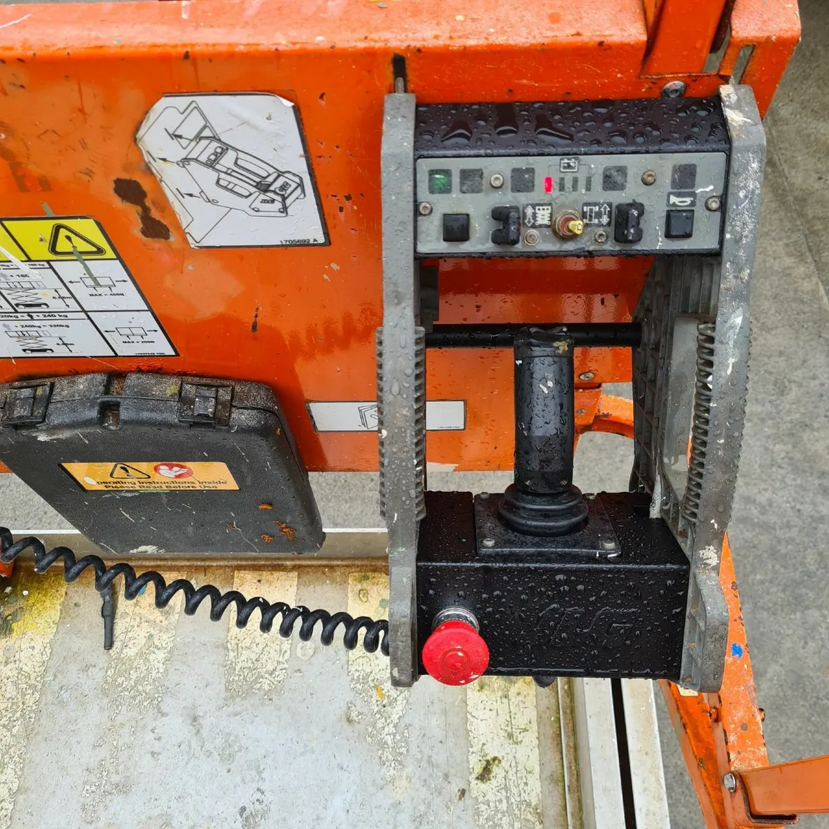 Electric scissor lift 32ft, new motors+batteries - Image 2