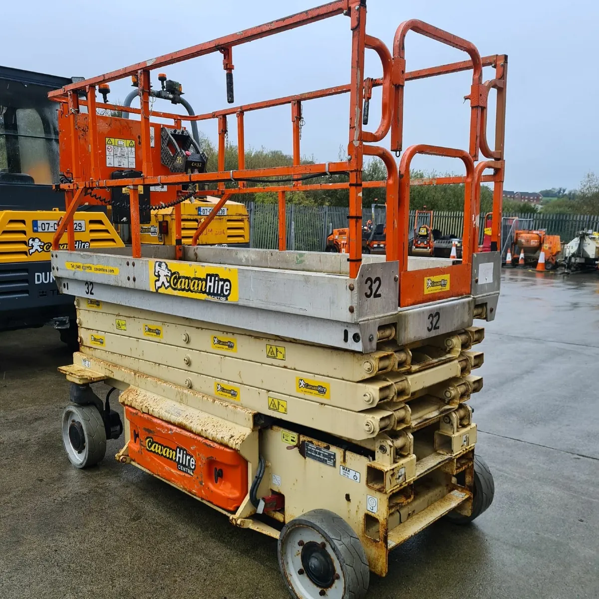 Electric scissor lift 32ft, new motors+batteries - Image 3
