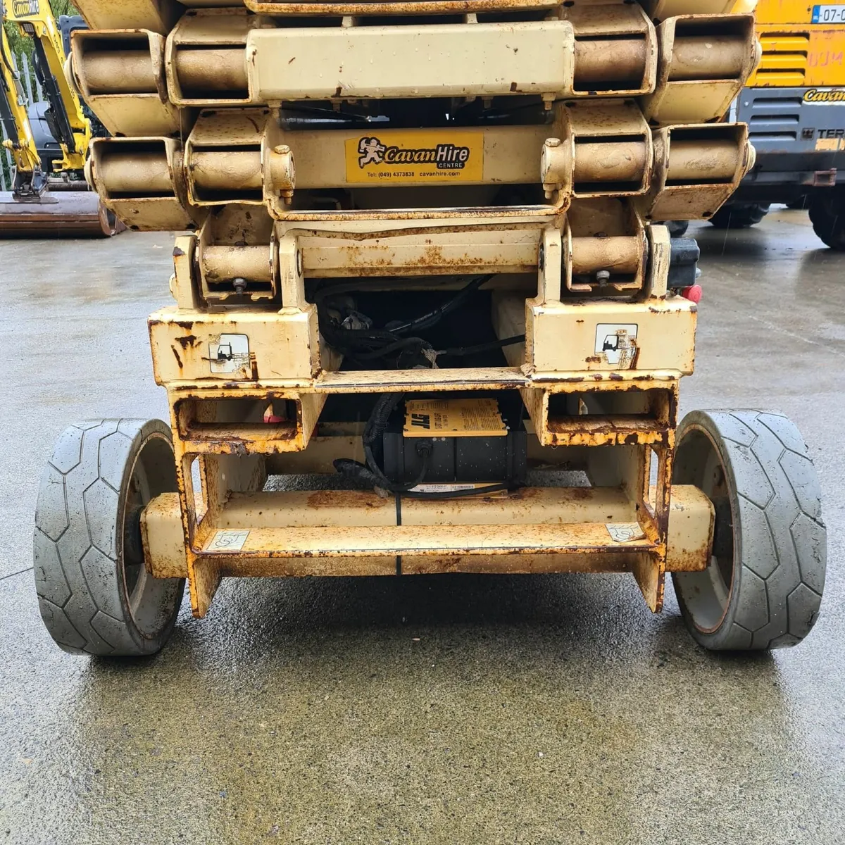 Electric scissor lift 32ft, new motors+batteries - Image 4