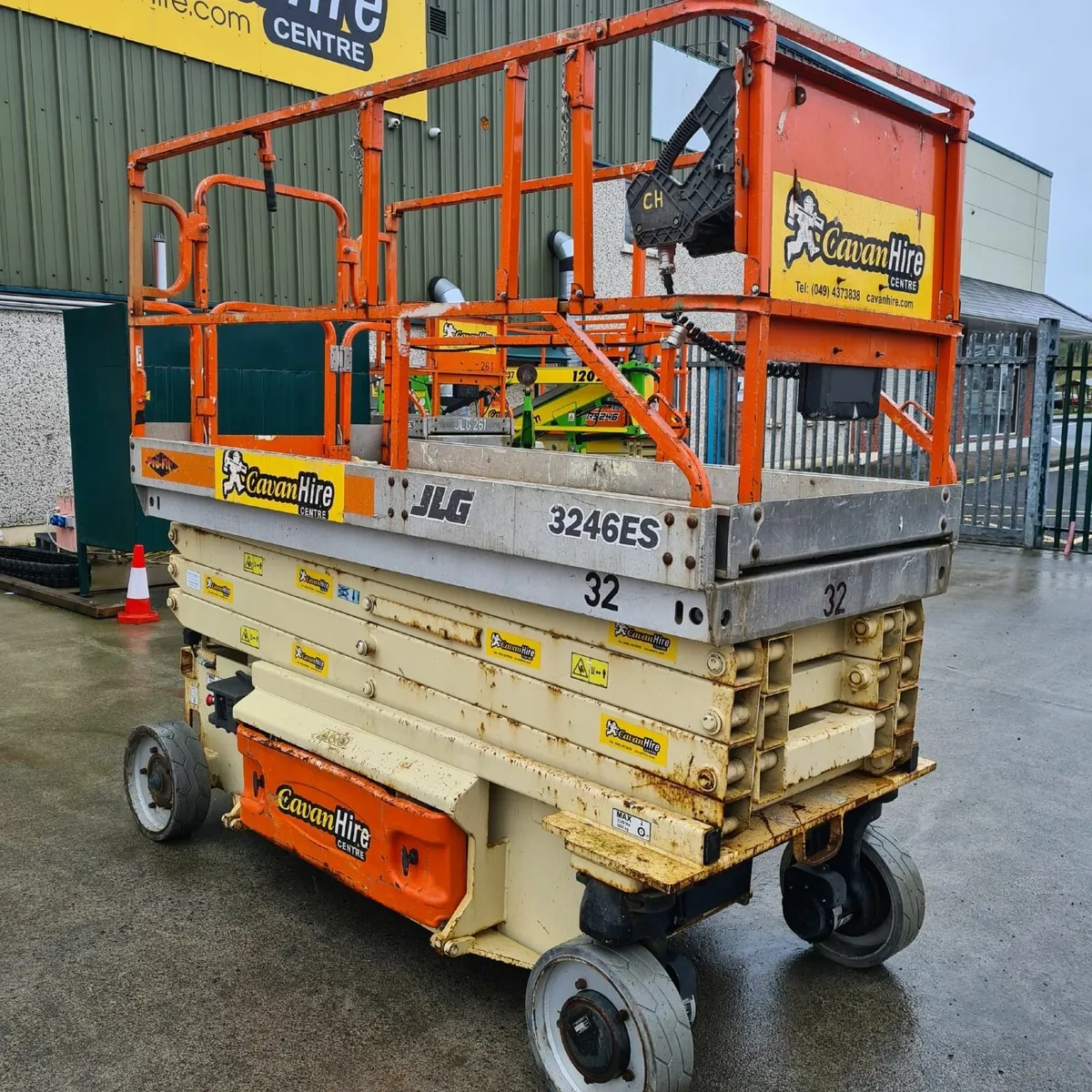Electric scissor lift 32ft, new motors+batteries - Image 1