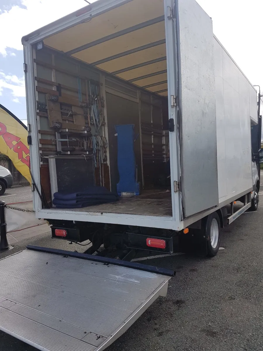 Man with a Big Spacious Box van Dublin 0851969514 - Image 4