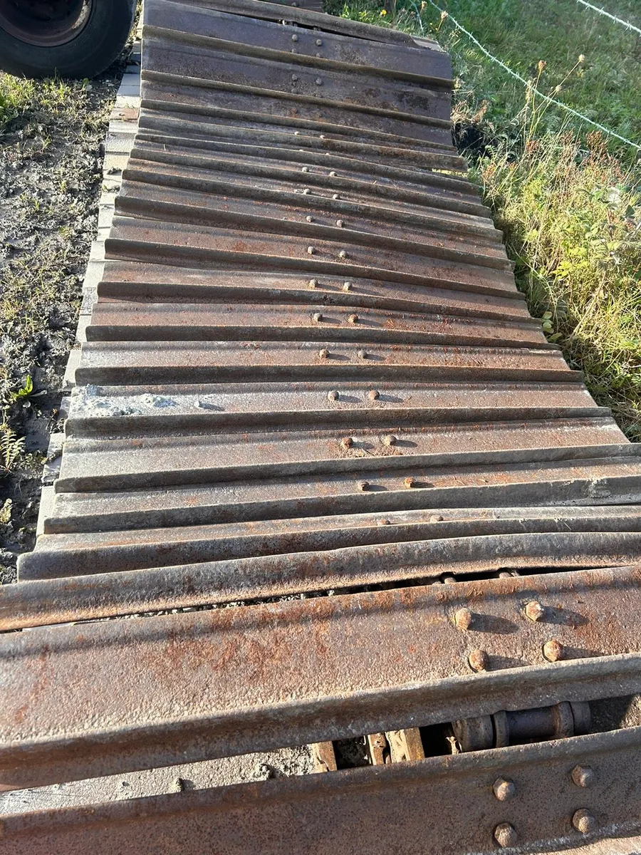 SET BOG TRACKS ON D4 CHAINS 80% - Image 2