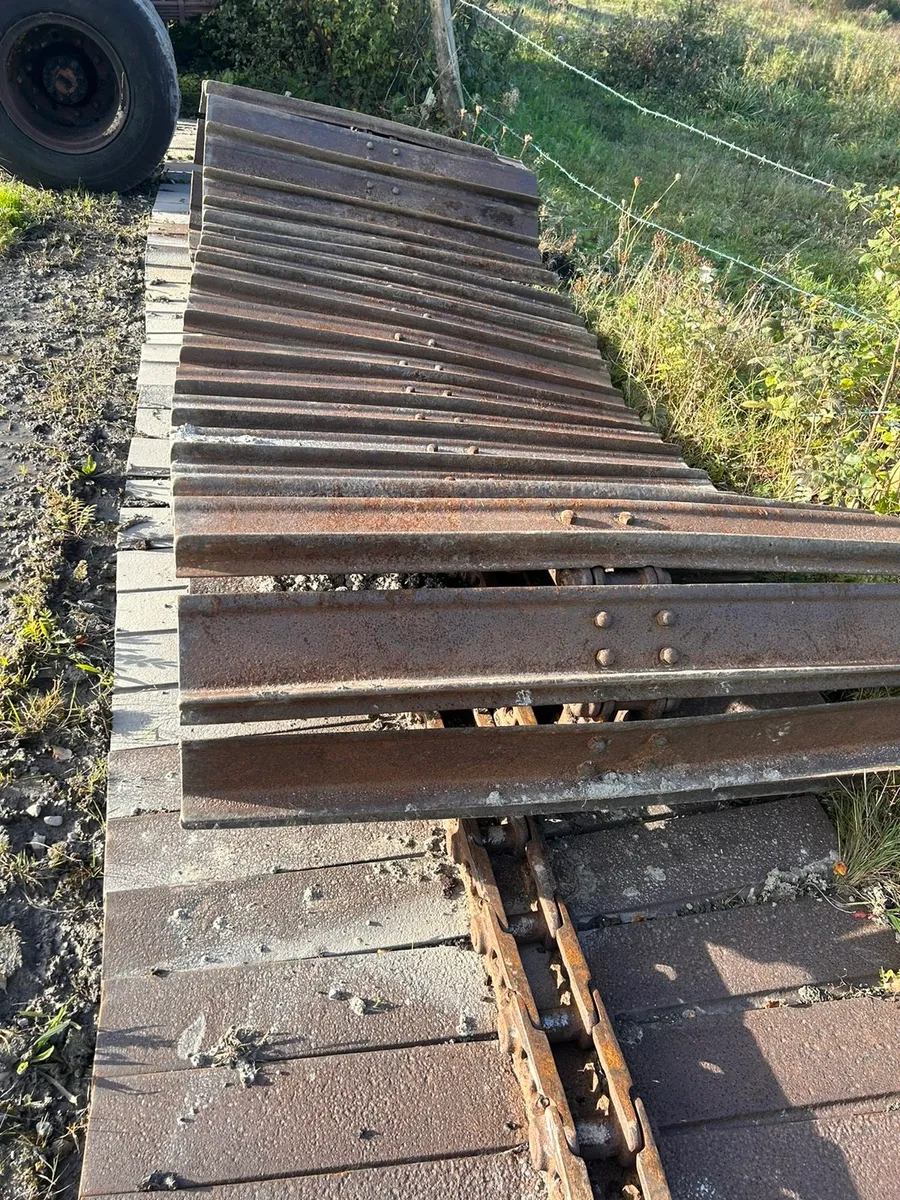 SET BOG TRACKS ON D4 CHAINS 80% - Image 4