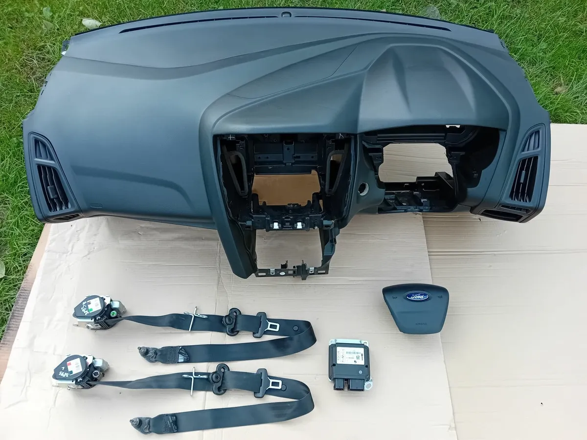 FORD FOCUS 2015 - 2018 some FRONT PARTS - Image 4