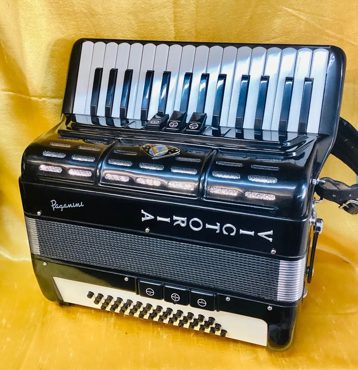 Accordion buyers near deals me