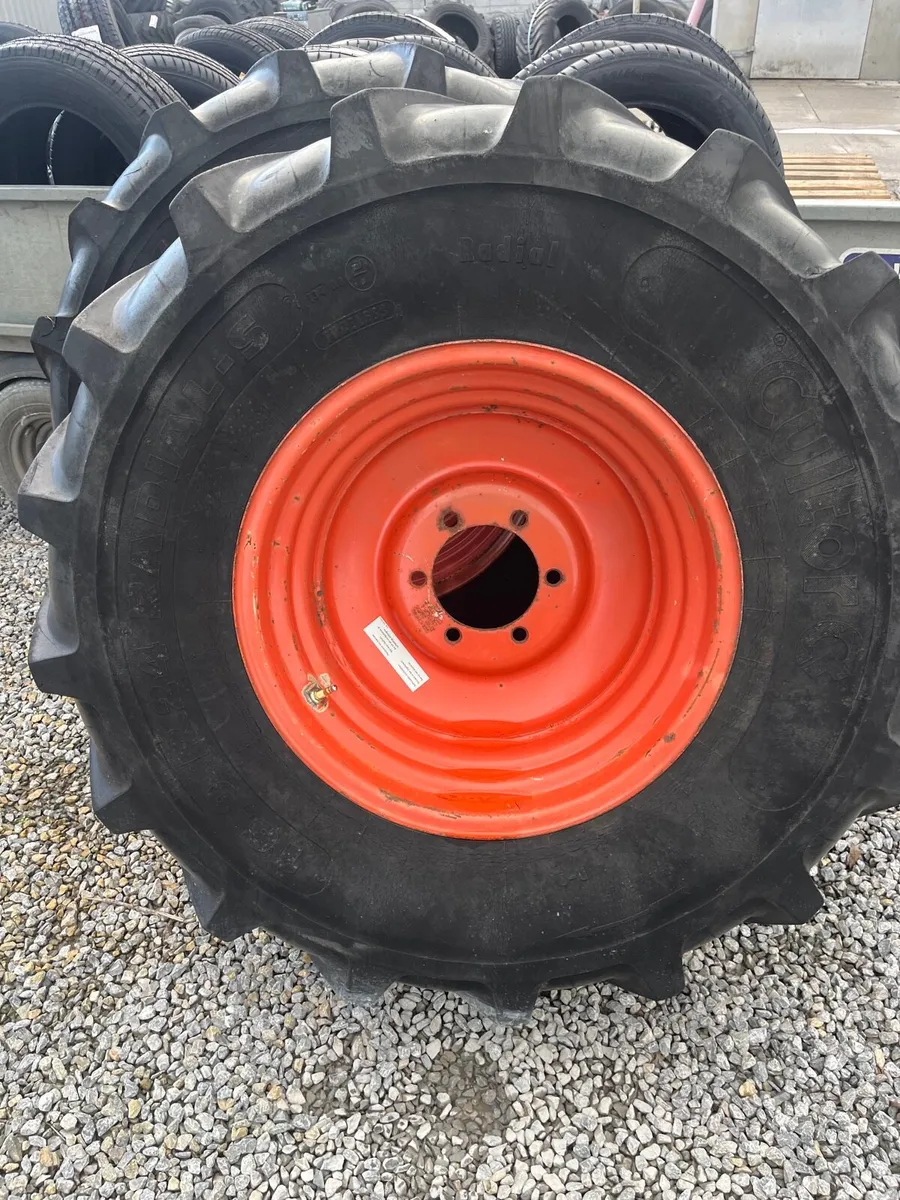 Claas Jaguar 840 6 stud agri tyres & rims. - Image 3