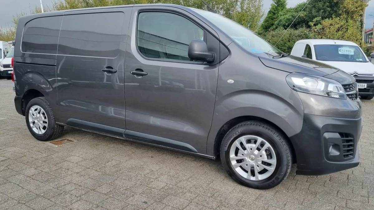 201 VIVARO SWB 2.0 LITRE HIGH SPEC LOW MILES - Image 2