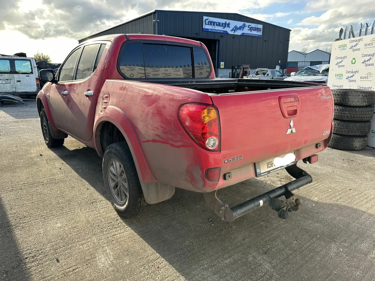 2015 MITSUBISHI L200 JUST IN FOR BREAKING - Image 3