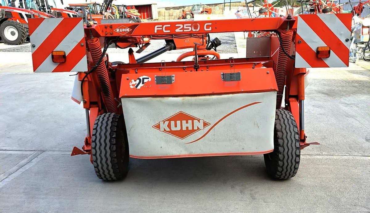 Kuhn 8ft trailed mower - Image 1
