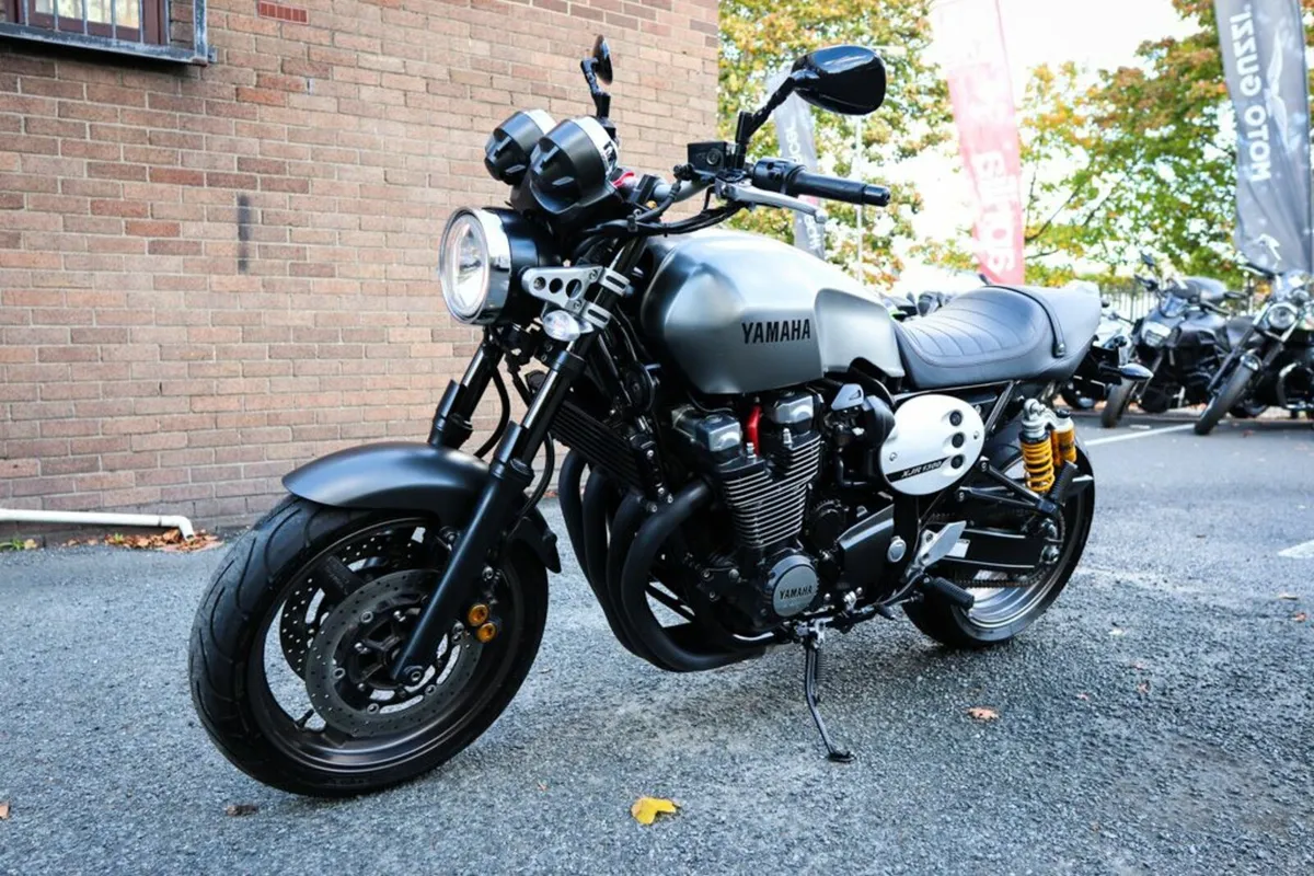 YAMAHA XJR 1300 2015 - Image 2