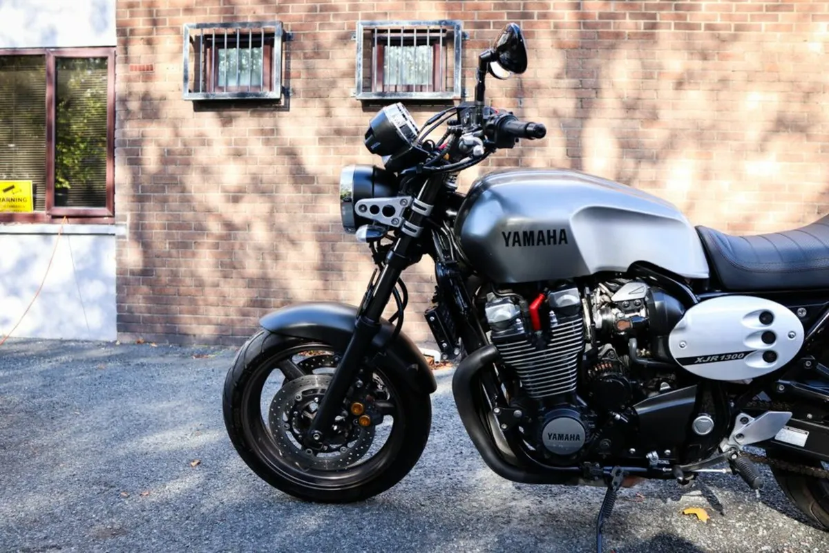 YAMAHA XJR 1300 2015 - Image 3