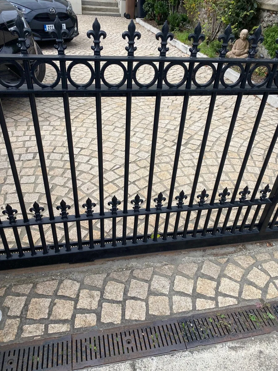 Dalkey Golden Granite Fantail Cobblestone