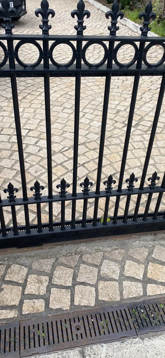 Dalkey Golden Granite Fantail Cobblestone - Image 2
