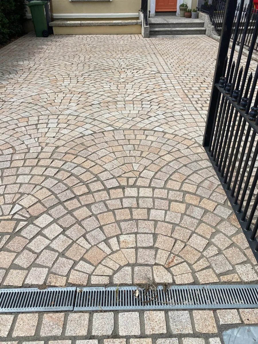 Dalkey Golden Granite Fantail Cobblestone - Image 3