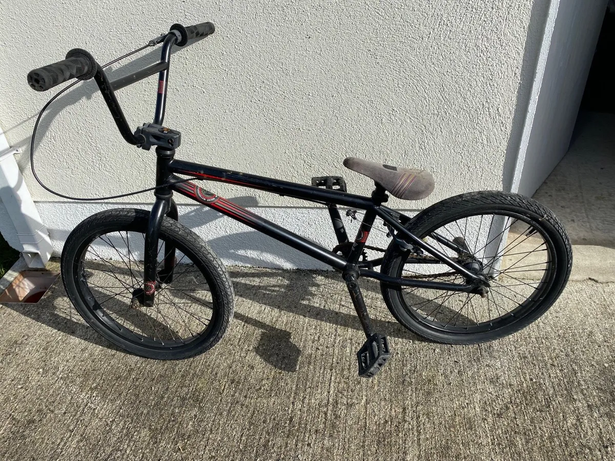 Arcade stunt bike