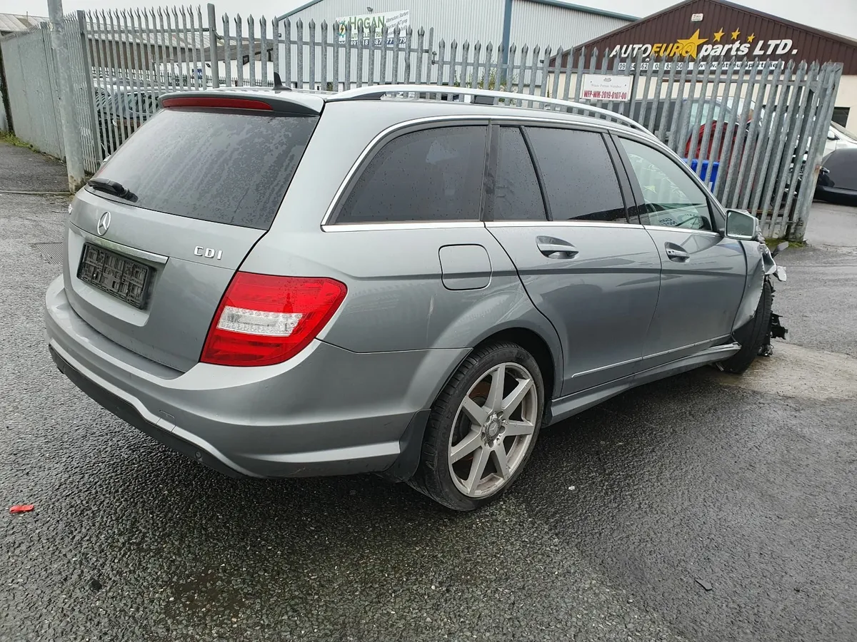 12 MB C-CLASS 2.2 D FOR BREAKING ( NO ENGINE) - Image 4