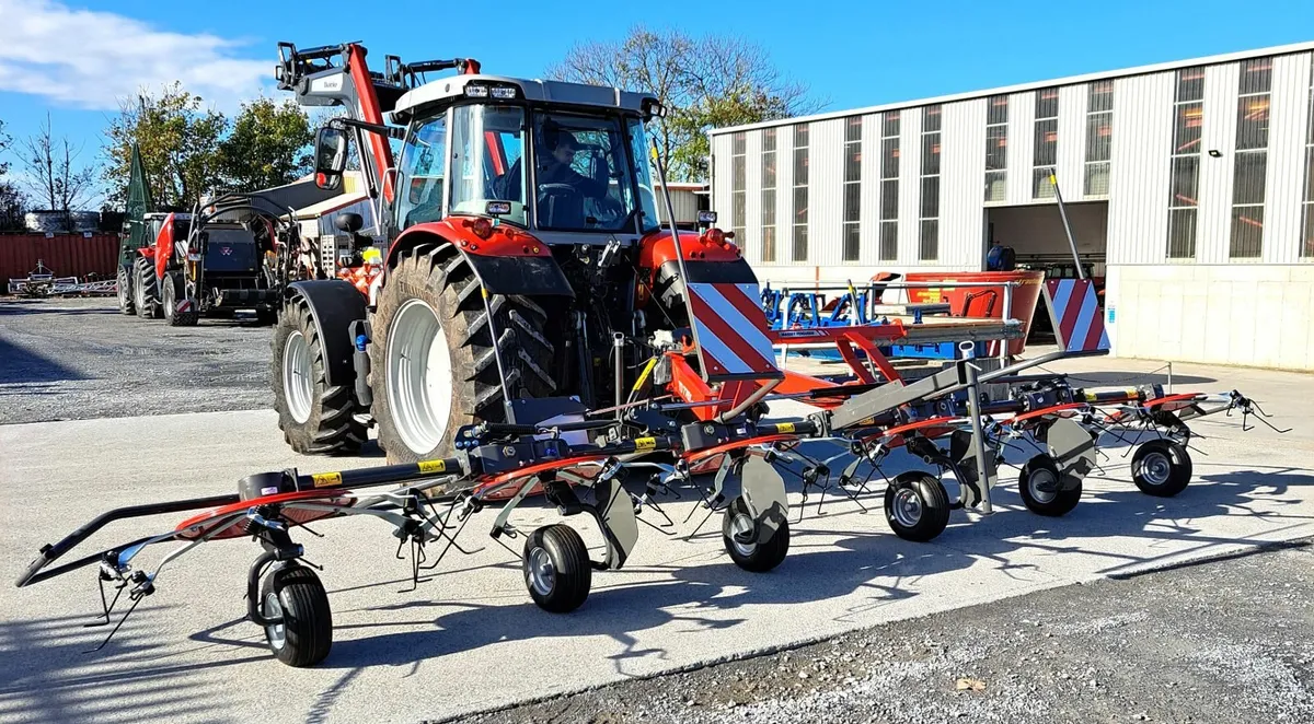 MASSEY FERGUSON 776X TEDDER - Image 3