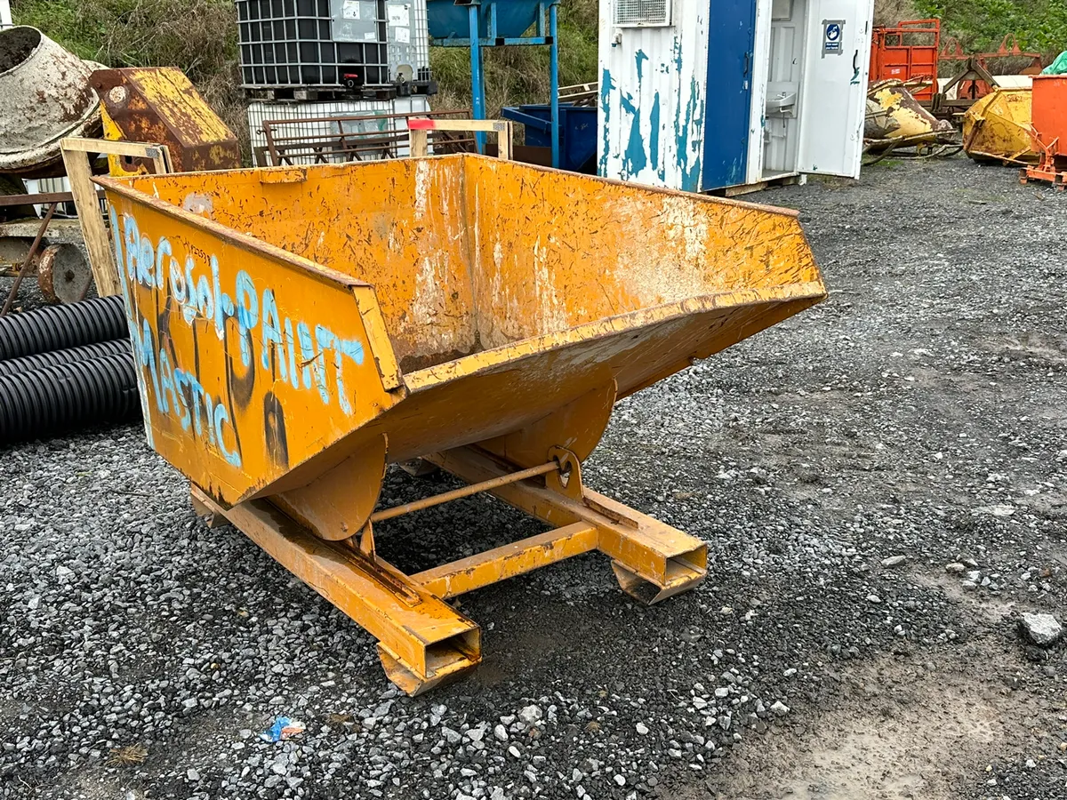 Large Selection of Tipping Skips available - Image 2
