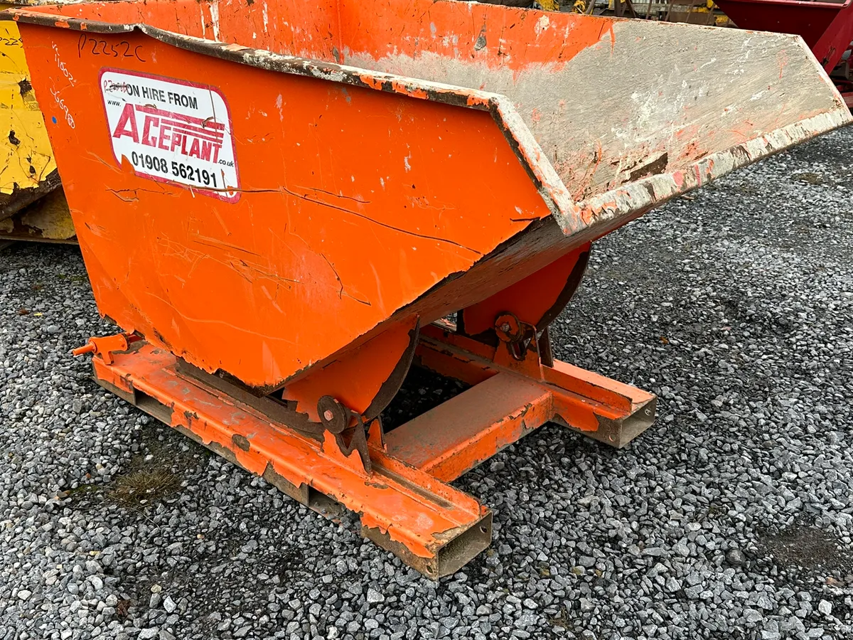 Large Selection of Tipping Skips available - Image 4