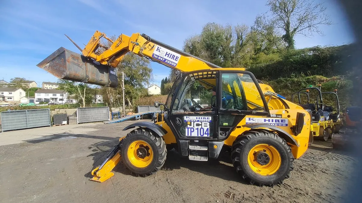 JCB 14mt Teleporter with Bucket & Forks (HIRE) - Image 4