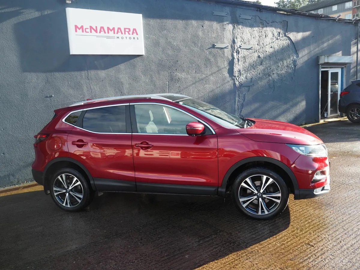 Nissan Qashqai SV Premium Exceptional Condition! - Image 2