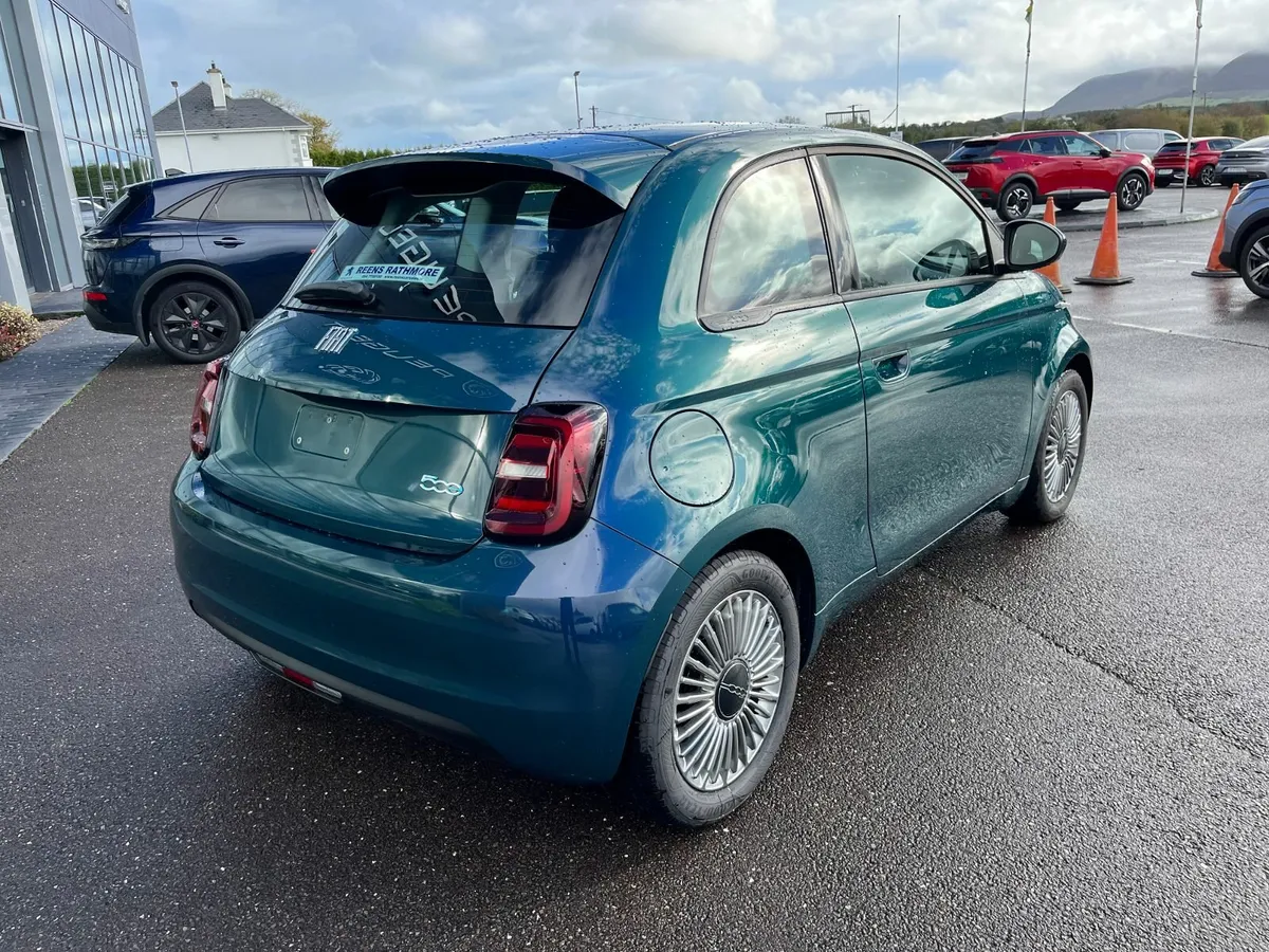 2025 Fiat 500e - Image 4