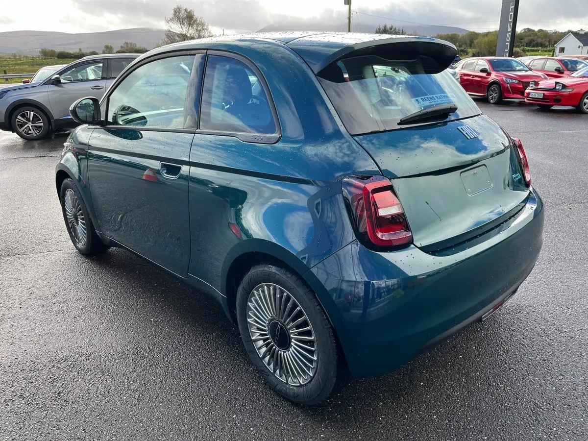 2025 Fiat 500e - Image 3