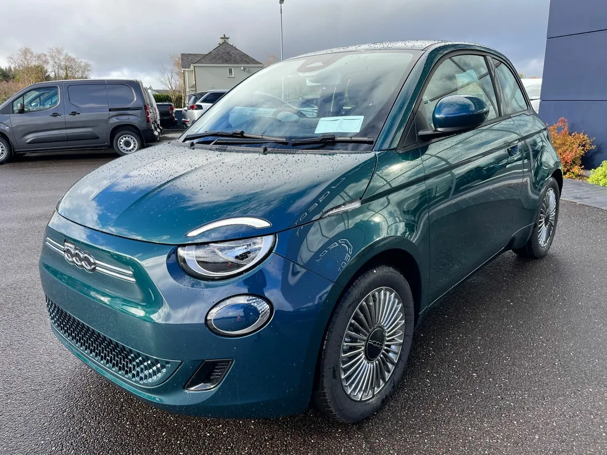 2025 Fiat 500e - Image 2