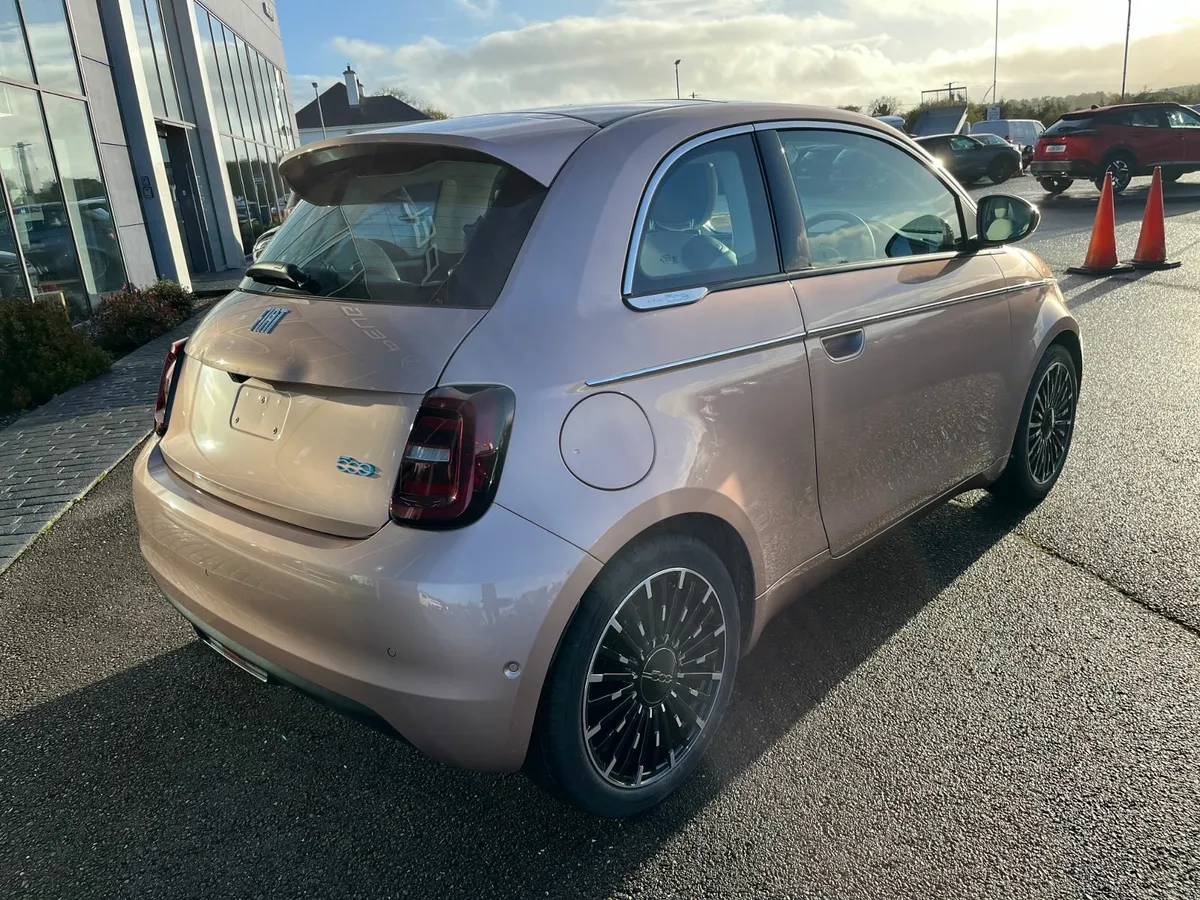 2025 Fiat 500e - Image 4