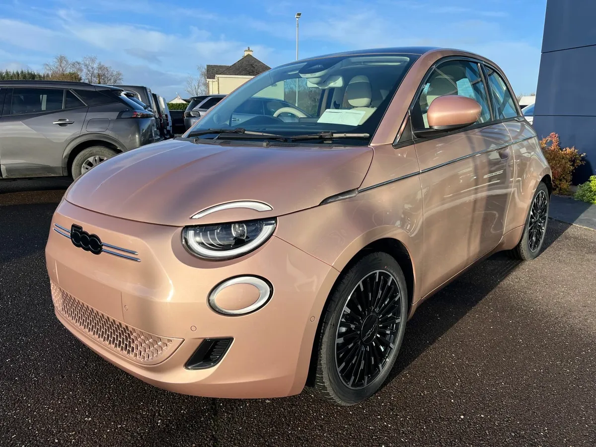 2025 Fiat 500e - Image 2