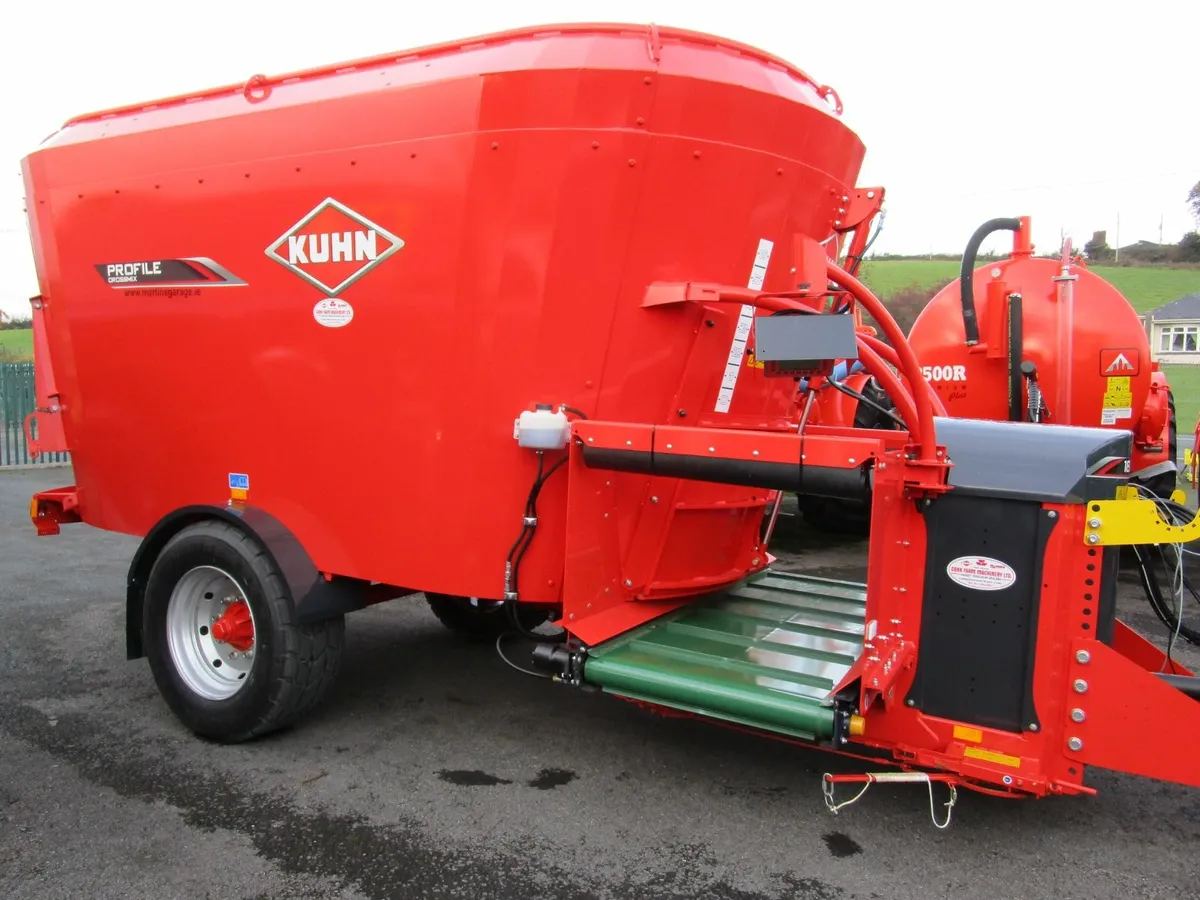 NEW KUHN 18.2 CS Twin auger tub feeder - Image 1