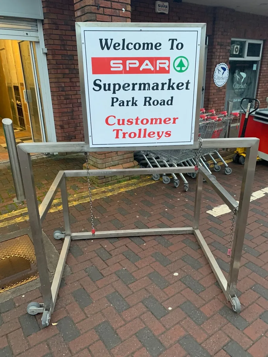 Trolley stand  and 8 trolleys - Image 1