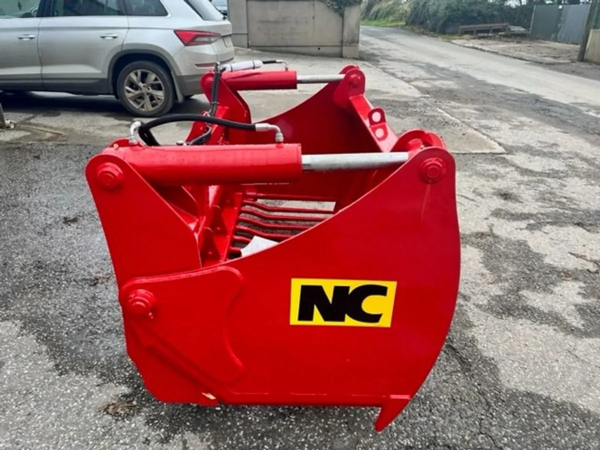 New NC 1.9m 2 Ram Shear Grabs - Image 3