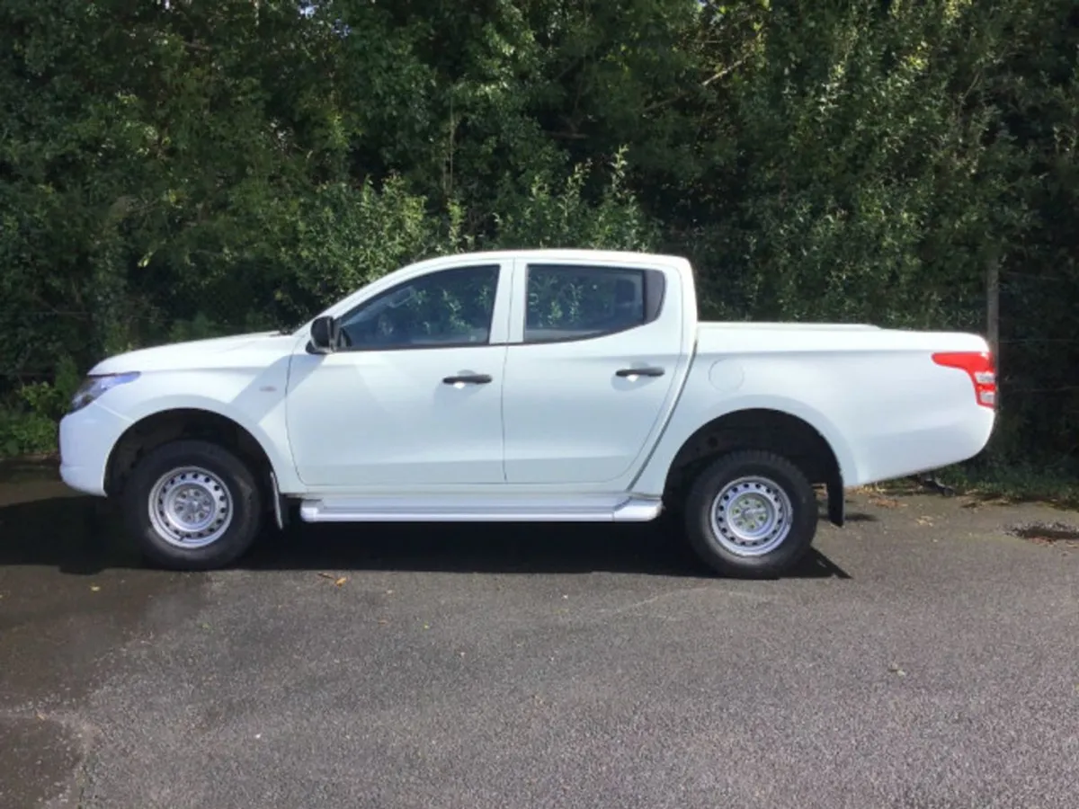Mitsubishi L 200 Business 6MT 4DR - Image 4
