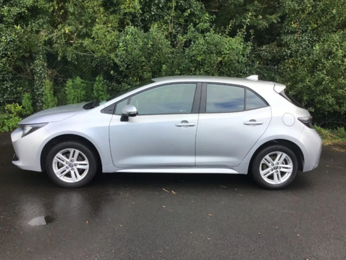 Toyota Corolla 1.8 Hybrid Luna Hatchback - Image 4