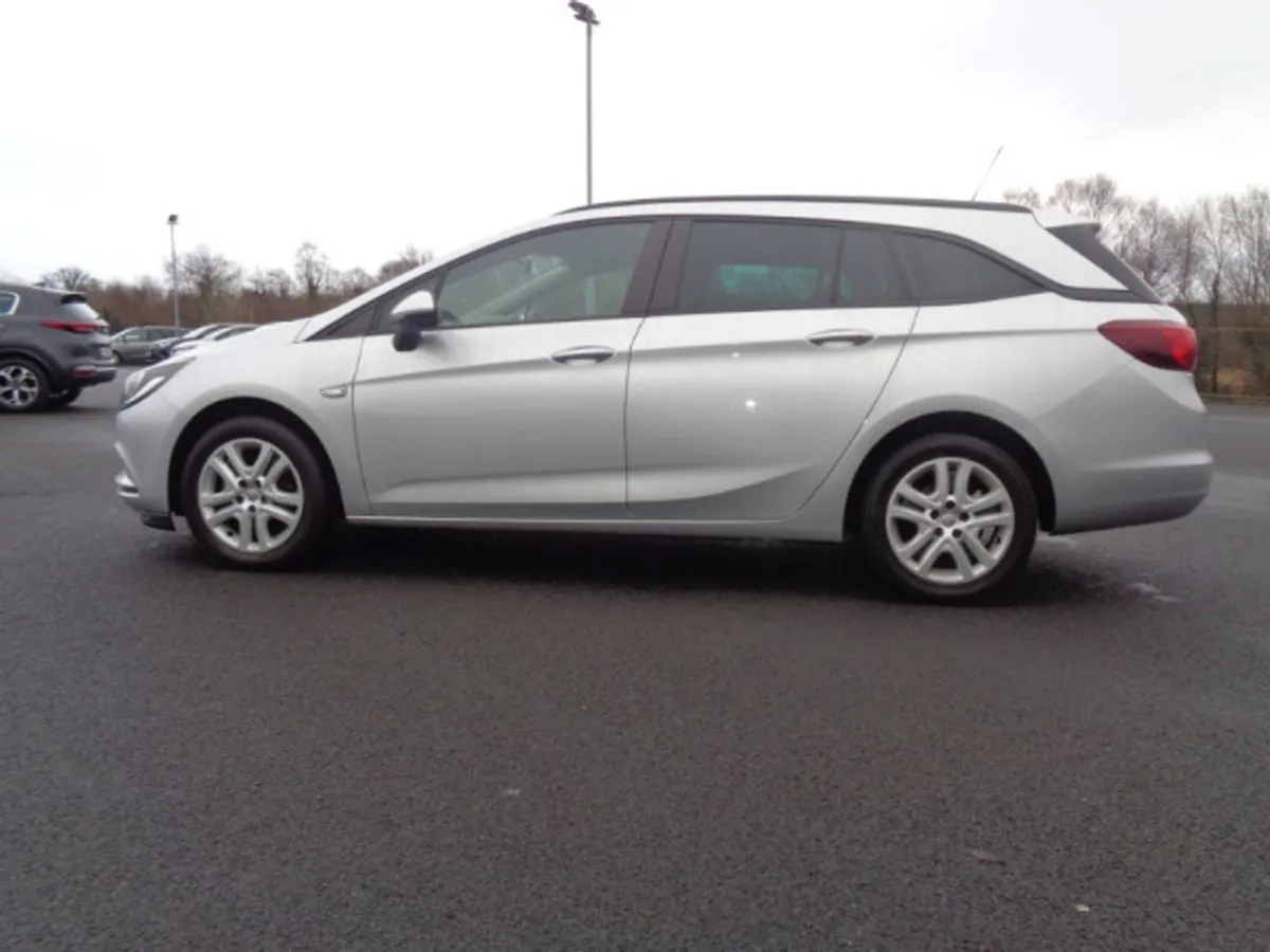 Vauxhall Astra Estate Design 1.6 Cdti - Image 4