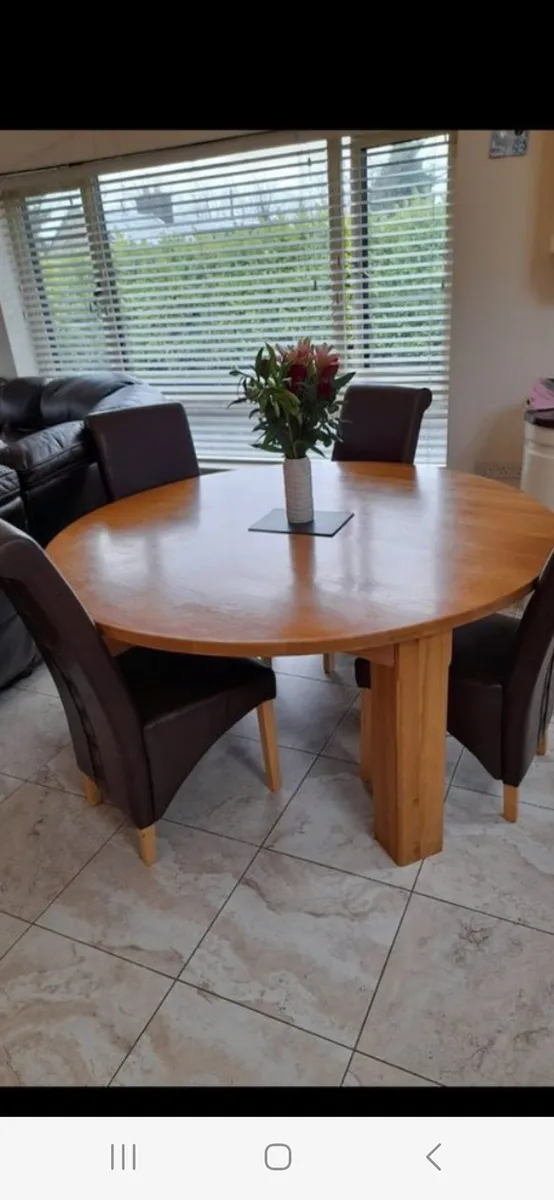 Large round deals oak table