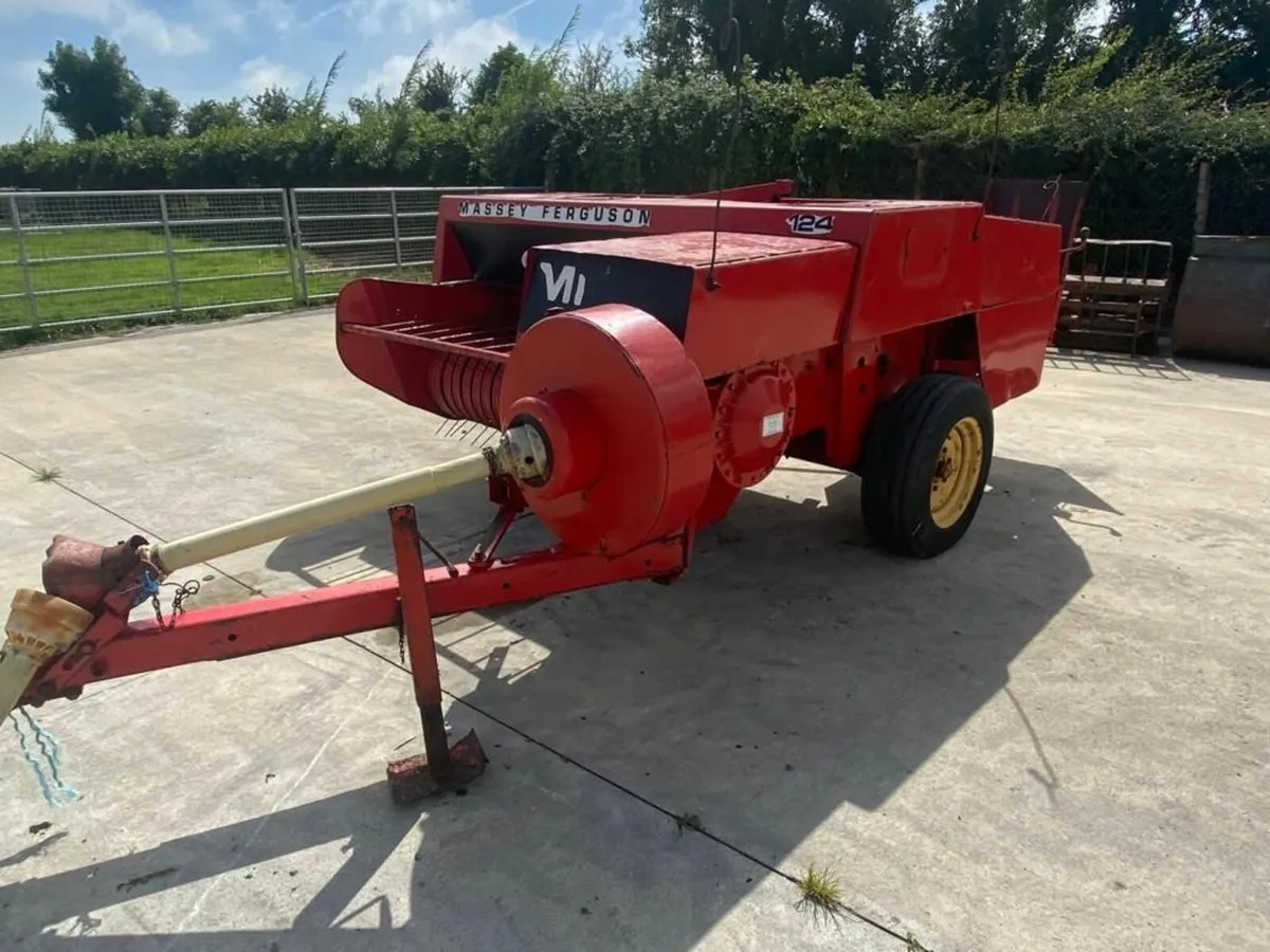 MF 124 SQUARE BALERS FOR SALE - Image 2