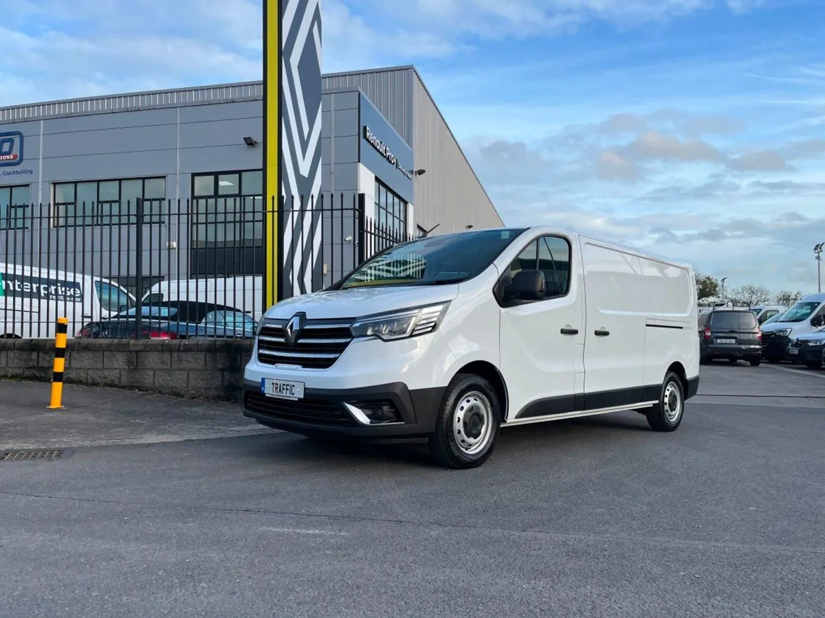 Renault trafic 9 2024 seater for sale