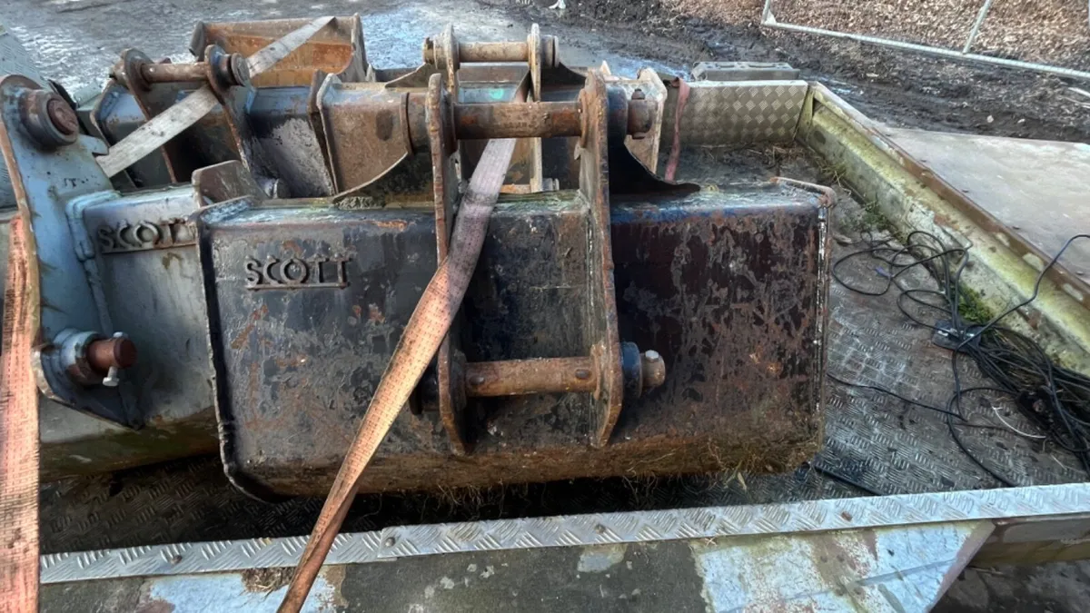 Scott jcb buckets for sale - Image 4