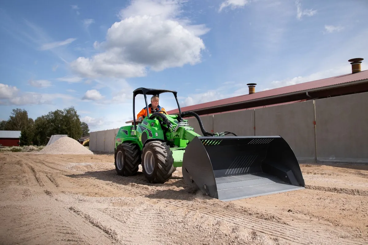 Avant Loader - Image 4