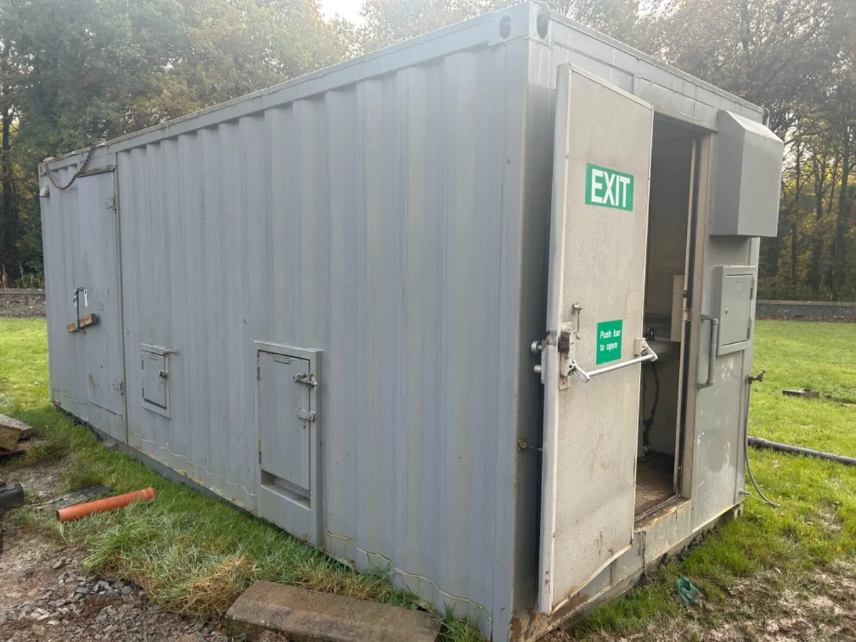 20ft insulated container site hut with toilet - Image 4