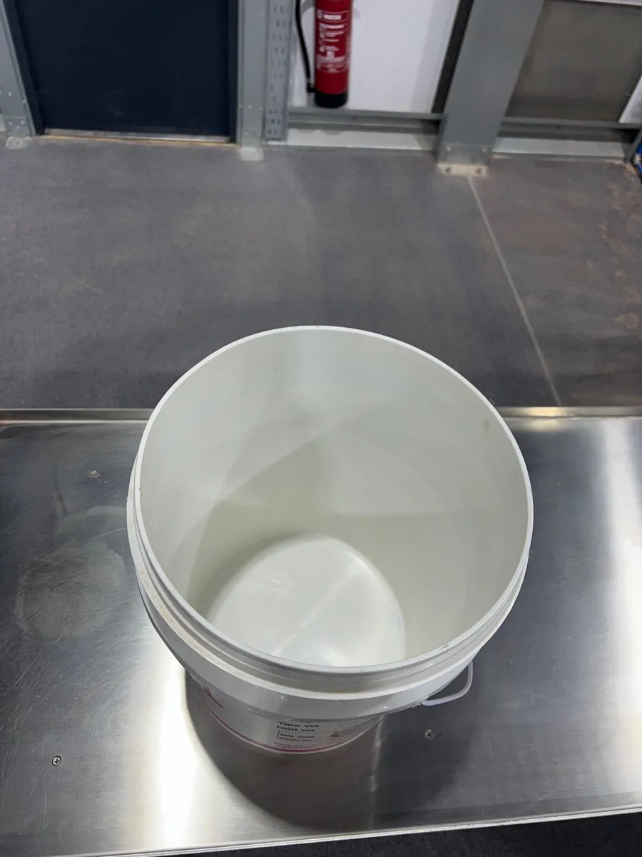 Plastic buckets - Image 2