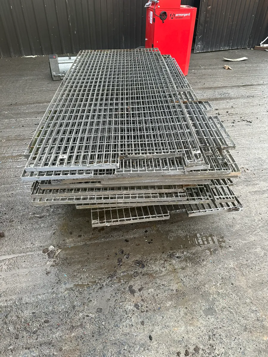 Job lot Mezzanine Galvanised Mesh Grate - Image 3