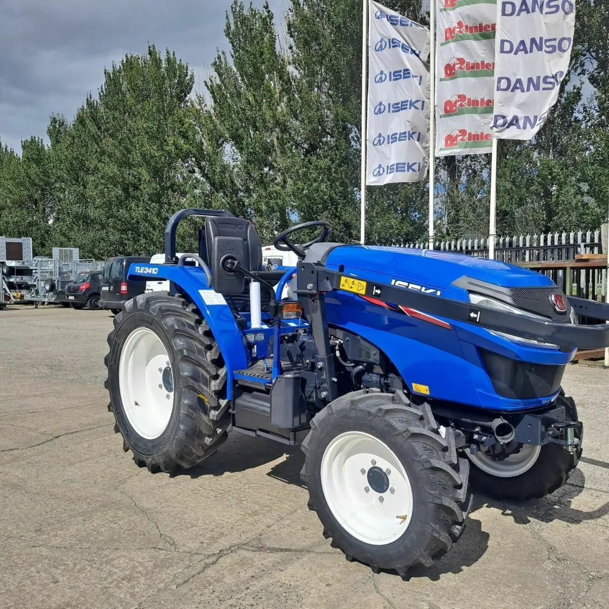 Iseki TLE3410 compact tractor - Image 1