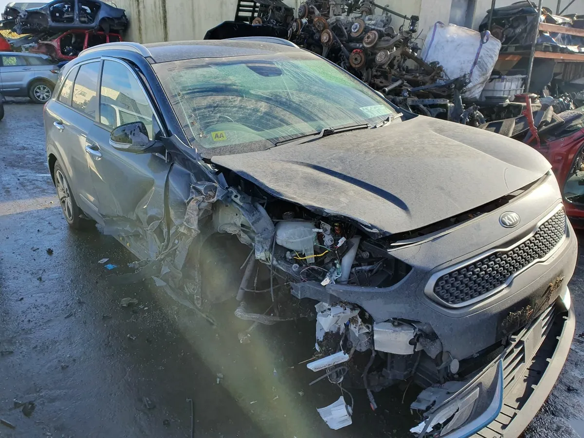 18 KIA NIRO 1.6 HYBRID AUTO FOR BREAKING - Image 2