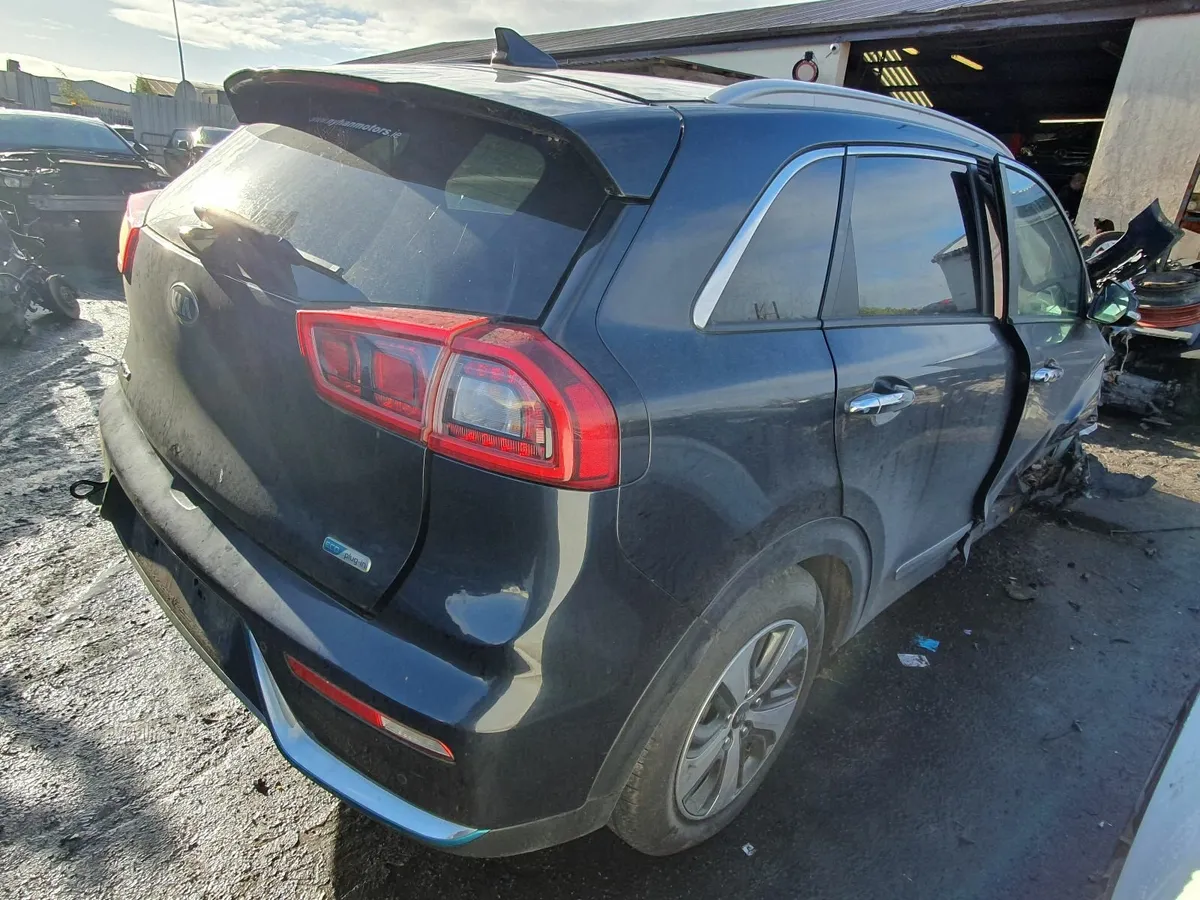 18 KIA NIRO 1.6 HYBRID AUTO FOR BREAKING - Image 4